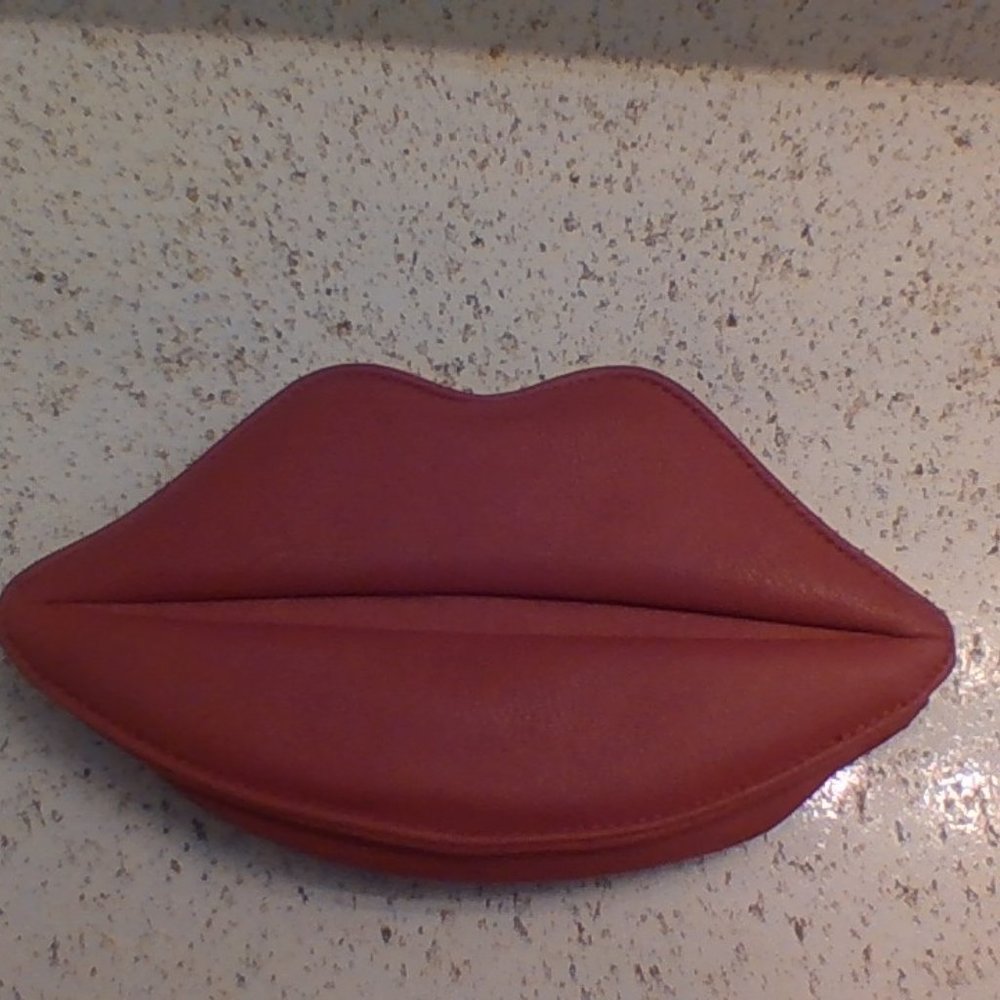 Lip Purse